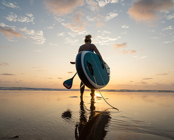 5 façons dont le paddleboard peut aider à développer votre pleine conscience